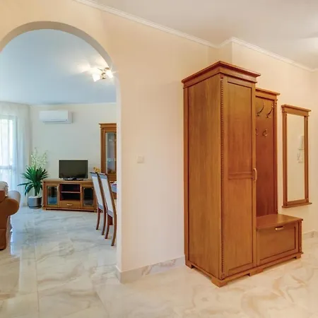 Apartment Three-bedroom In *